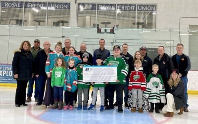 Royal Credit Union Foundation presents big check to Chippewa Youth Hockey Association
