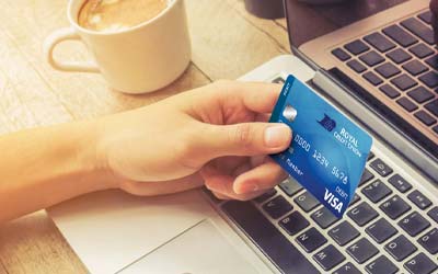 Woman frustrated online shopping